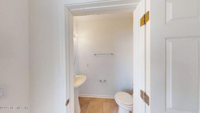 Building Photo - 8367 Zenith Cir