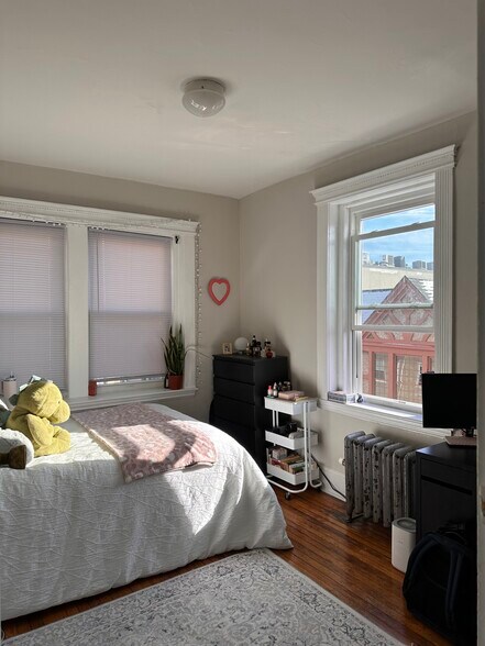 Building Photo - 7 Symphony Rd