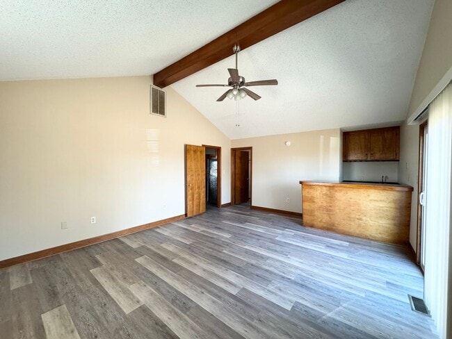 Building Photo - 108 Seymour Dr