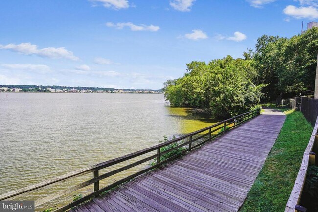 Building Photo - 501 Slaters Ln