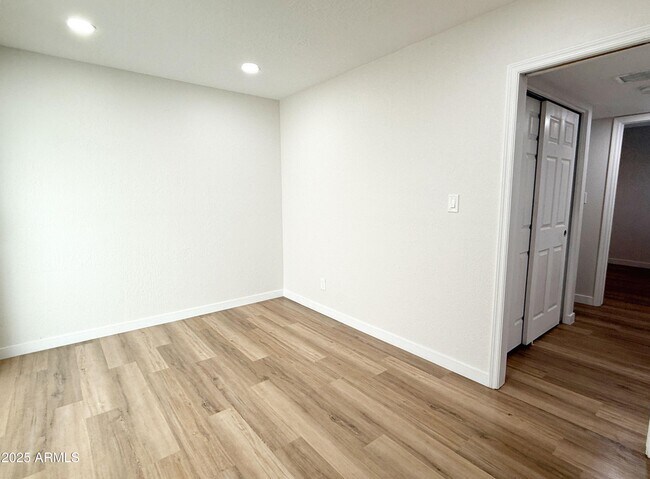 Building Photo - 6533 N Maryland Cir