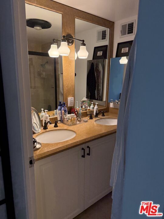 Building Photo - 865 Comstock Ave