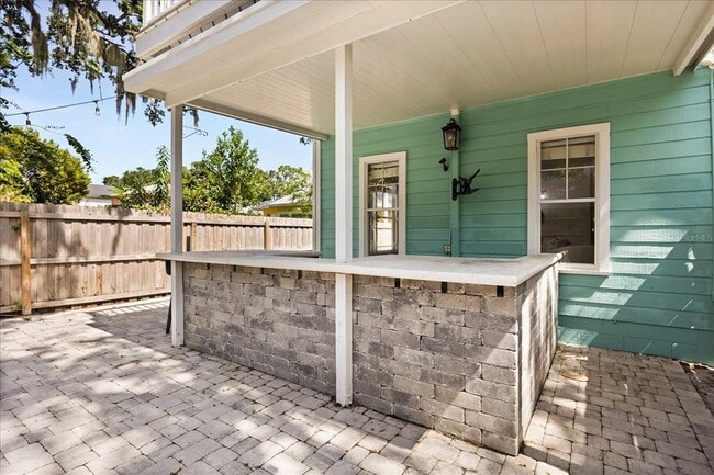 Building Photo - 748 Altaloma Ave