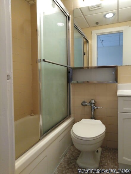 Building Photo - 62 Boylston St