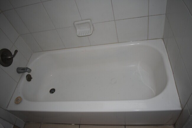 Building Photo - 2526 Red Robin Dr W