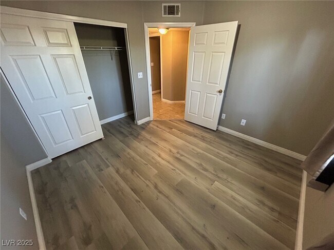 Building Photo - 2105 Sleepy Ct