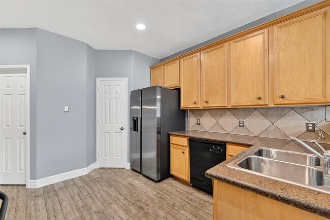 Building Photo - 1408 S Friendswood Dr