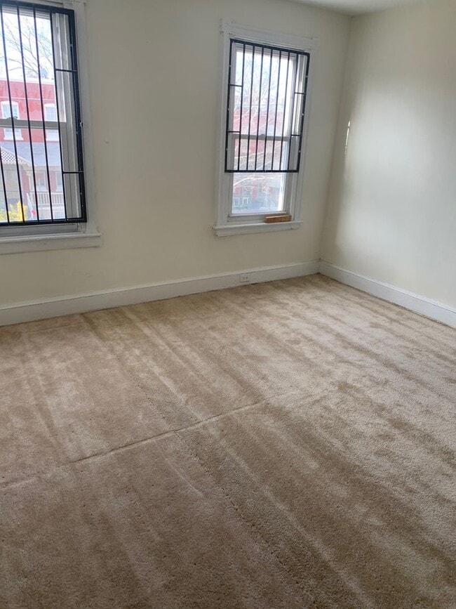 Building Photo - 3 bedroom home - must see !