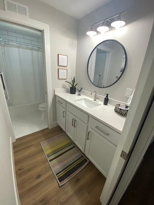 Building Photo - 3237 Key Ave