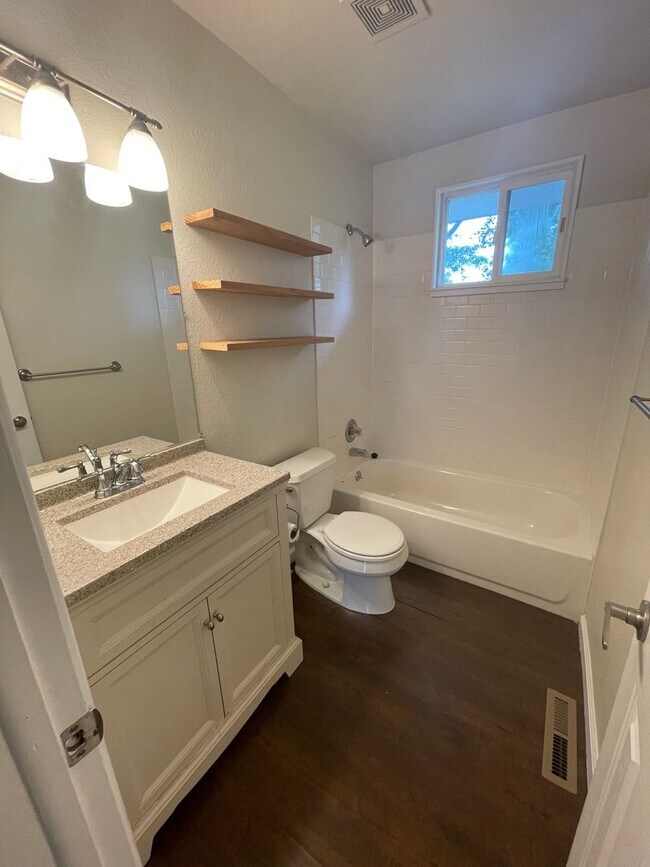 Building Photo - Centaur Village 3 Bedroom/2 Bath Newly Upd...
