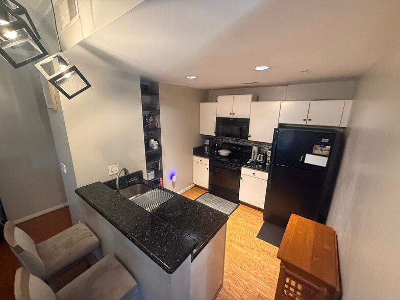 Building Photo - 715 N Church St