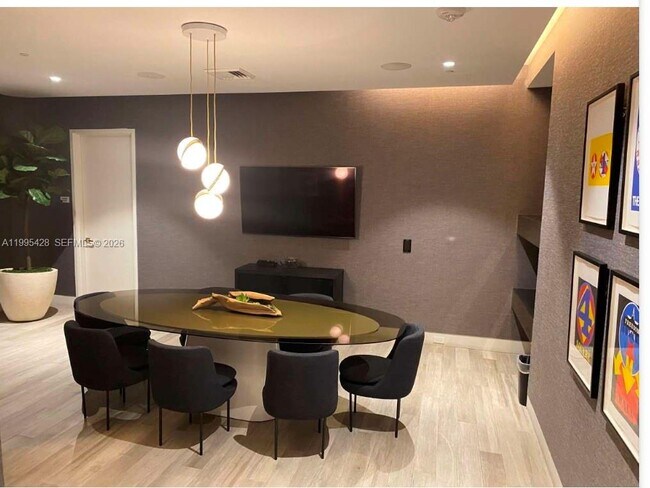 Building Photo - 2831 S Bayshore Dr