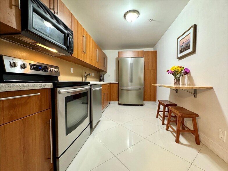 Building Photo - 3000 S Ocean Dr
