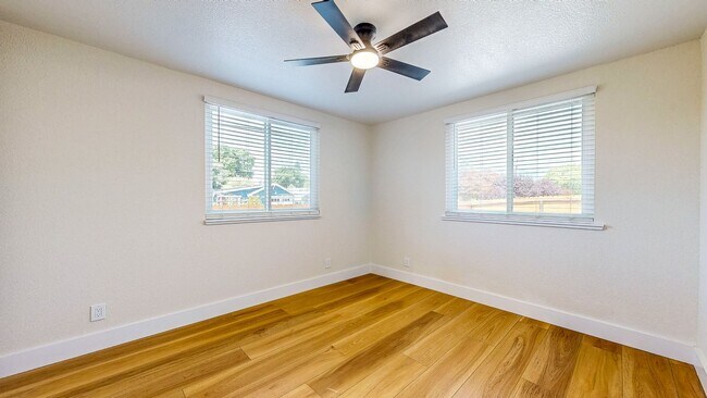 Building Photo - Bright Newly Refurbished Two Bedroom One Bath Single Family Home