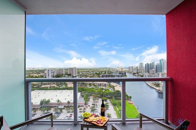 Building Photo - 2602 E Hallandale Beach Blvd