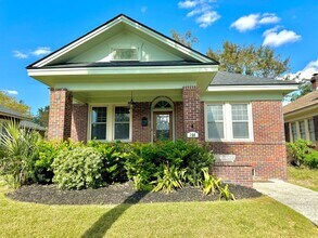 Building Photo - Available this Summer!! Beautiful 3 bed, 2 bath home located in Ardsley Park in Savannah, Ga!!