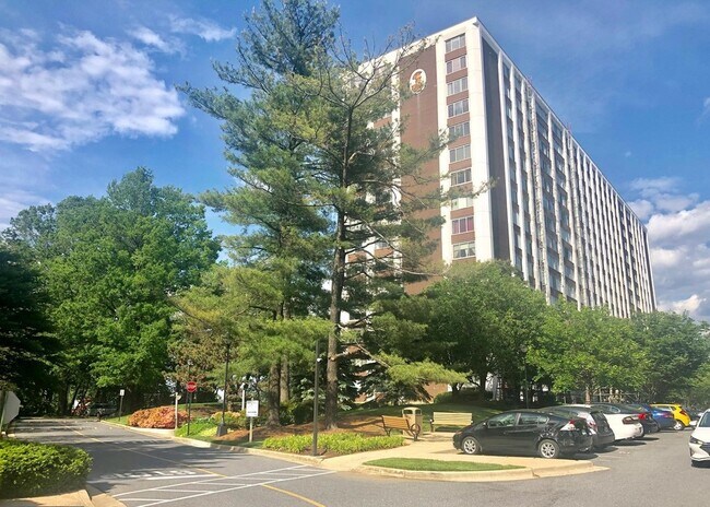 Entrance Drive - 11801 Rockville Pike