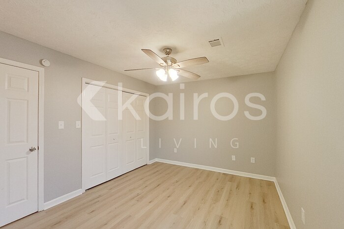Building Photo - 320 Deerpark Drive