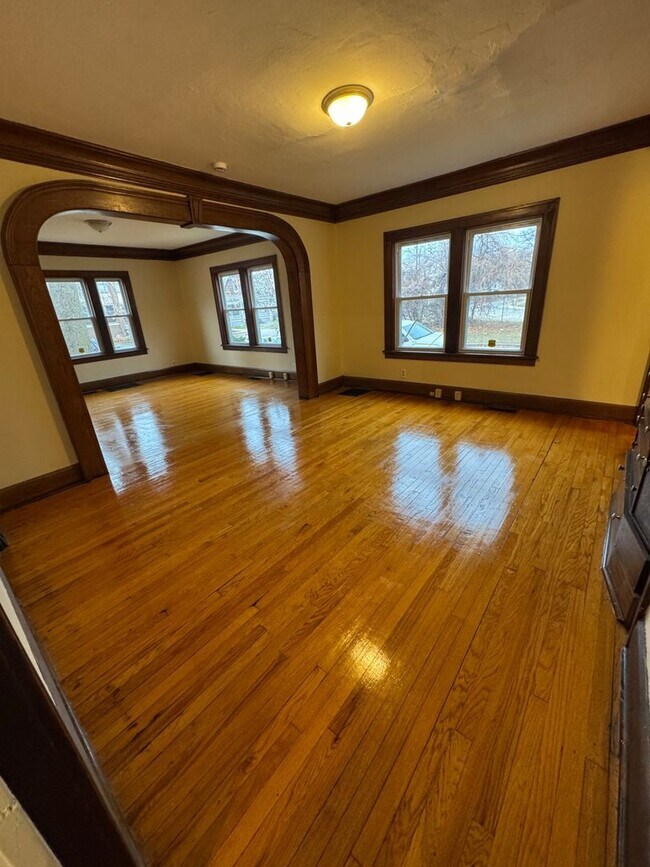 Building Photo - Beautiful Large Home for rent