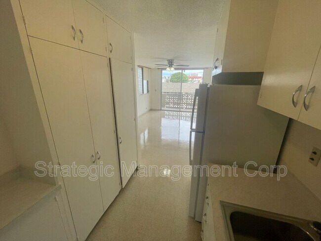 Building Photo - 1735 Young St