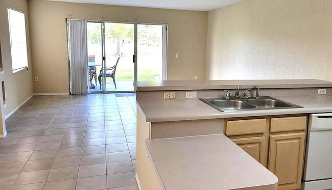 Building Photo - 14037 Fairway Island Dr