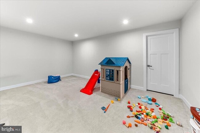 Building Photo - 305 Goodwick Dr