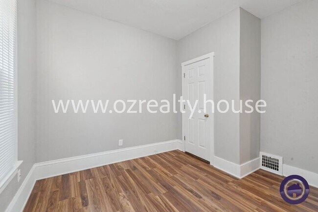 Building Photo - 740 Parker Ave