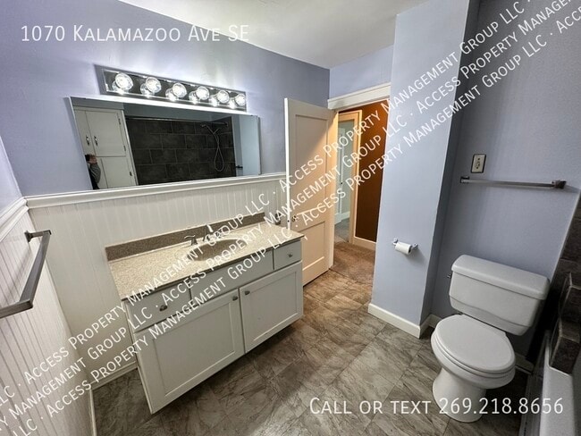 Building Photo - 1070 Kalamazoo Ave SE