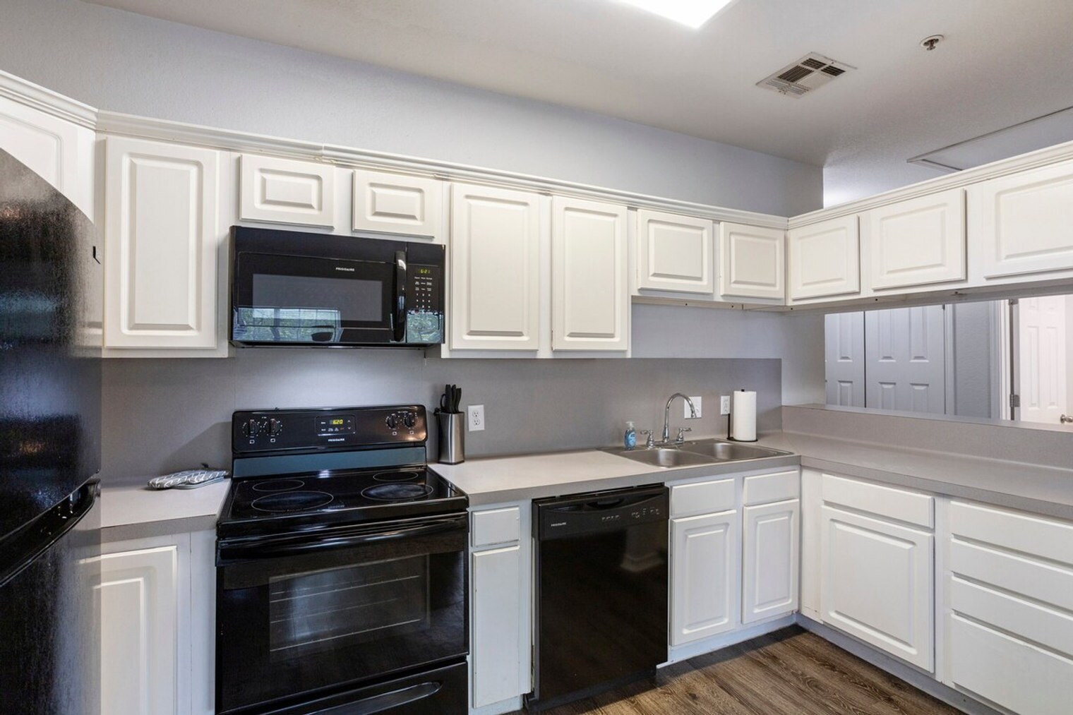 Building Photo - 1005 W 23rd St