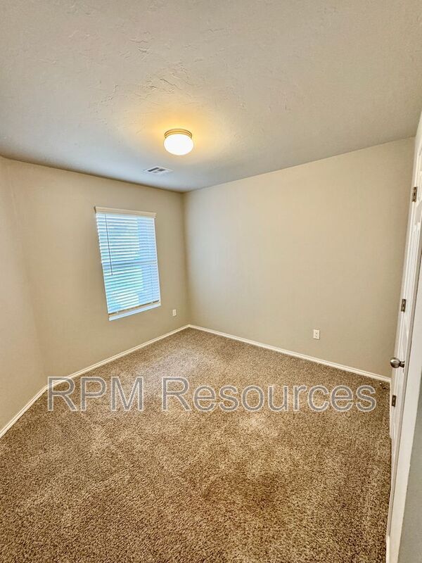 Building Photo - 1820 Hayes Ln