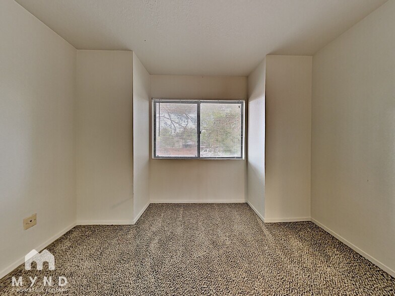 Building Photo - 2624 Sunny Slope Dr