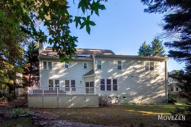 Building Photo - 123 Greymist Ln