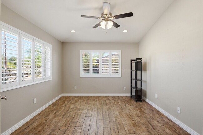 Building Photo - 1901 N Rosemont Blvd