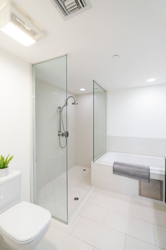 Building Photo - Stunning 3 Bedroom/ 3 Bathroom $4,950/mo.