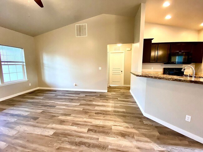 Building Photo - 4 Bedroom + Bonus with 2 baths available 8/22