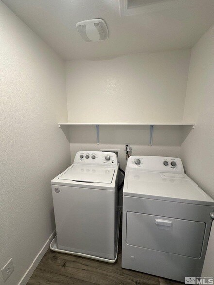 Building Photo - 420 Summer Triangle Dr