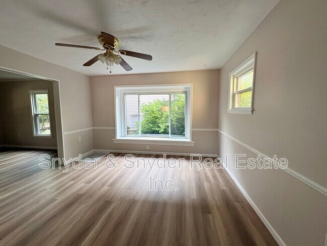 Building Photo - 605 Sackett Ave