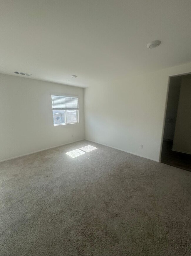 Building Photo - THIS HOME COMES WITH AN ADU