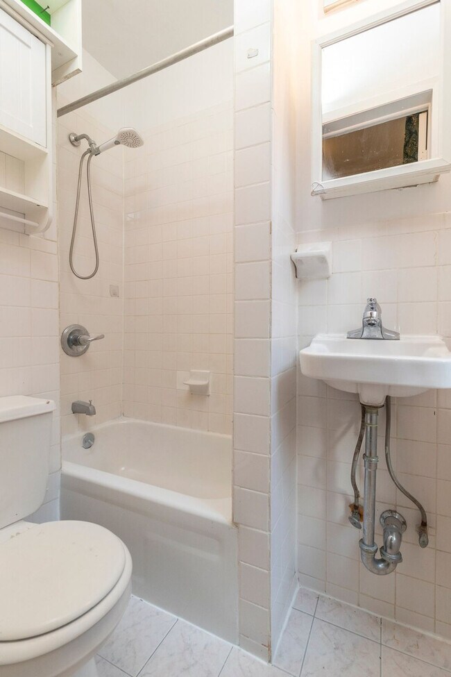 Building Photo - 316 E 96th St