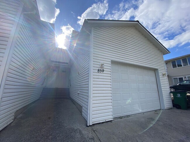 Building Photo - Garfield St Duplex