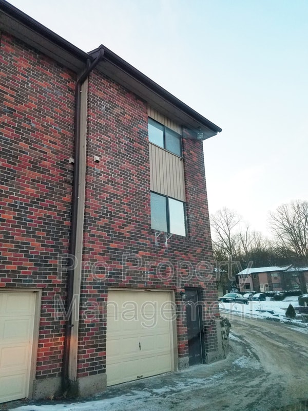 Building Photo - 218 Oakville Ave