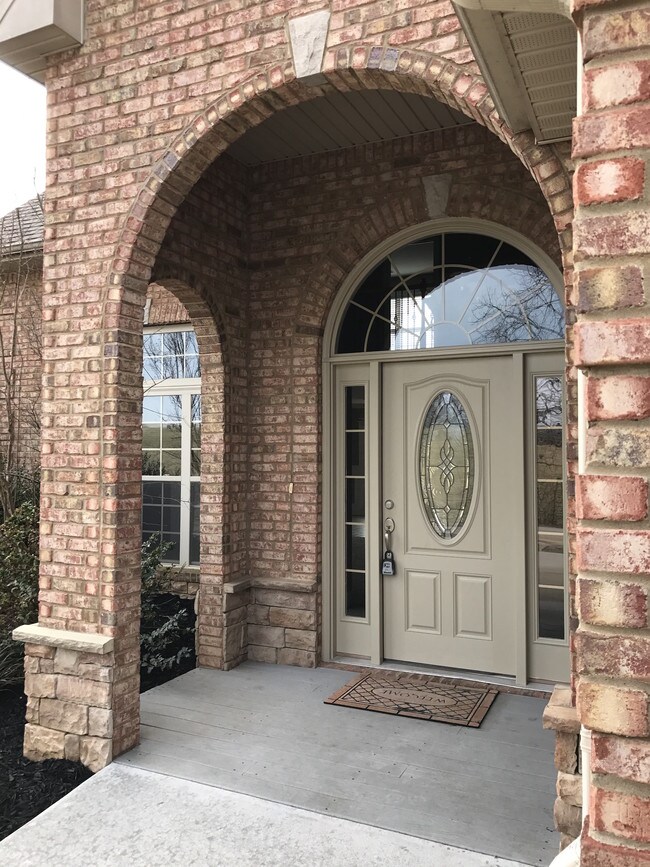 Building Photo - 3564 Drake Rd