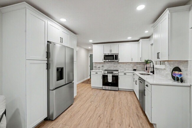 Building Photo - 2569 Richmar Dr