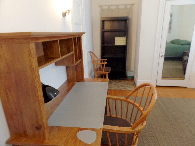 Building Photo - 34 Capen St