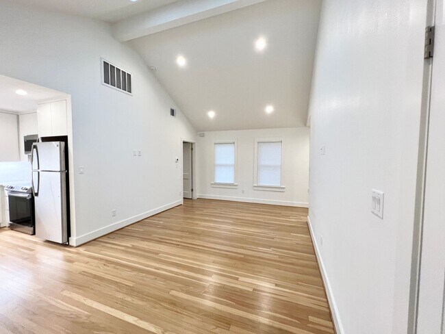 Building Photo - BRA19BS