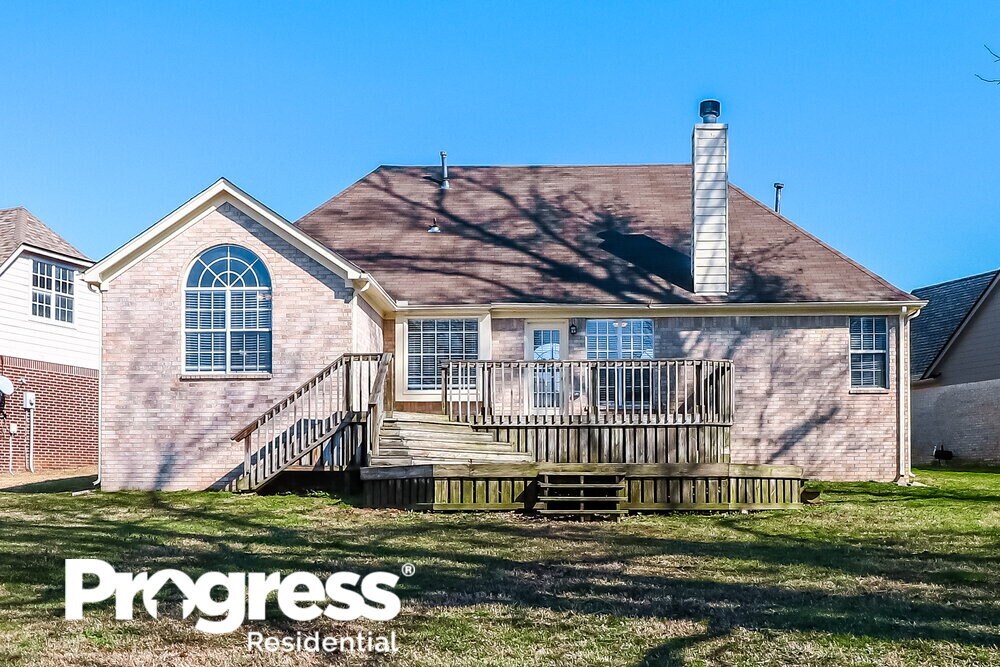 Building Photo - 6175 Lakefront Dr