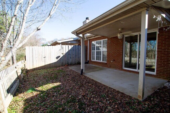 Building Photo - 157 Hayesbury Ct