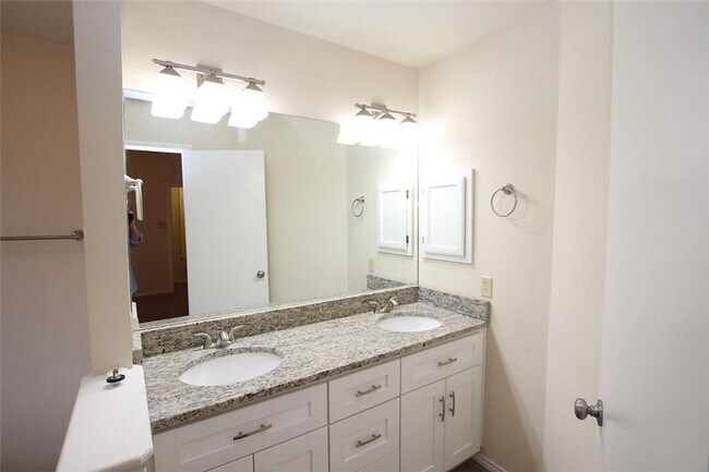 Building Photo - 605 Elder Way