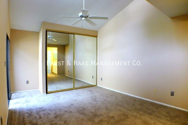 Building Photo - 3667 Country Club Dr
