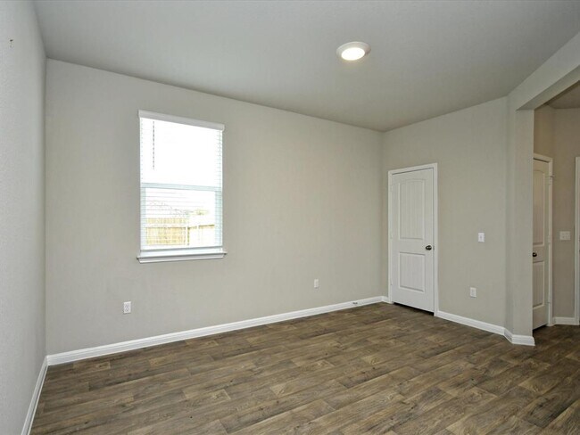 Building Photo - 413 Rainmaker Ln